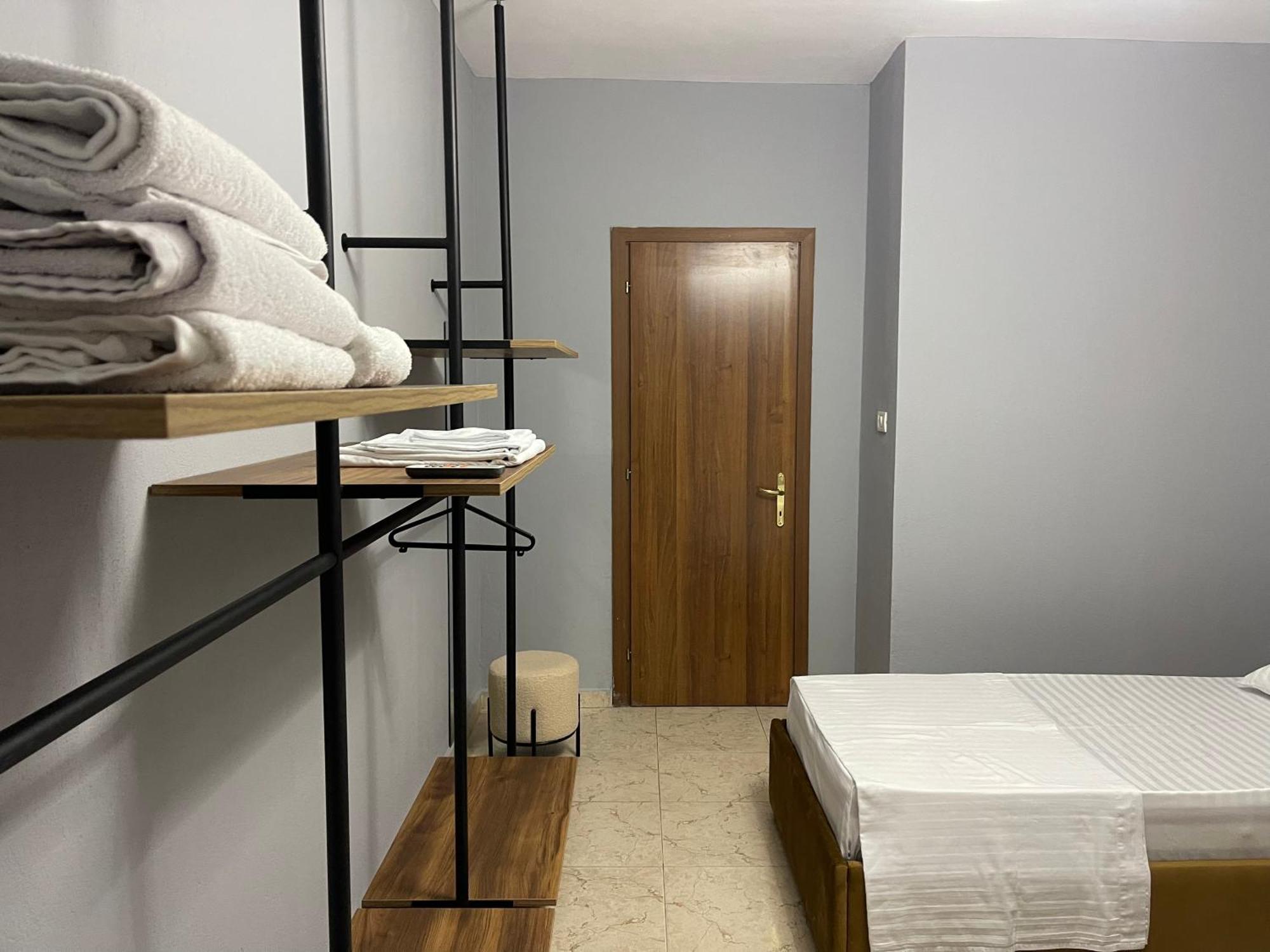 Super House 2 Blloku - 3 Rooms Tirana Bagian luar foto